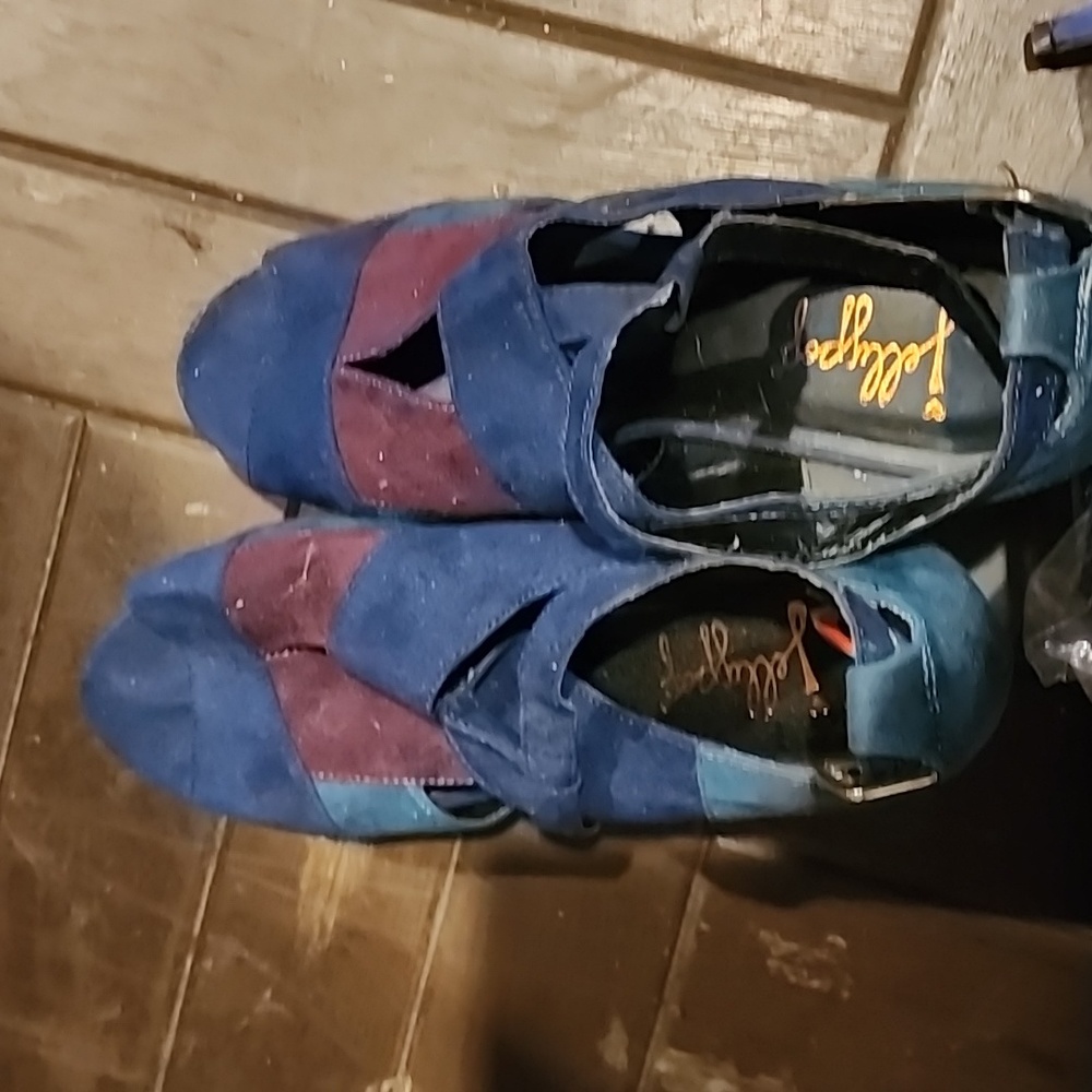 Shoe